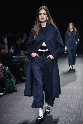February 27, 2025, Milano: A model presents a creation by Emporio Armani at the Milan Fashion Week, in Milan, Italy, 28 February 2025. The Fall Winter 2025 2026 collections are presented until 03 March 2025. .ANSA MATTEO CORNER Milano  - ZUMAa110 20250227_zaf_a110_018 Copyright: xMatteoxCornerx xZ14x