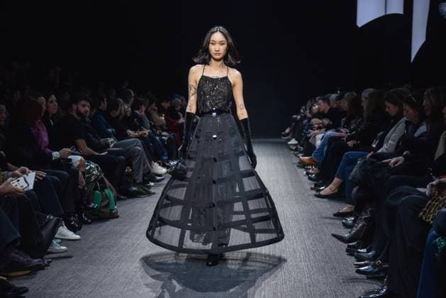 February 27, 2025, Milano: A model presents a creation by Emporio Armani at the Milan Fashion Week, in Milan, Italy, 28 February 2025. The Fall Winter 2025 2026 collections are presented until 03 March 2025. .ANSA MATTEO CORNER Milano  - ZUMAa110 20250227_zaf_a110_030 Copyright: xMatteoxCornerx xZ14x