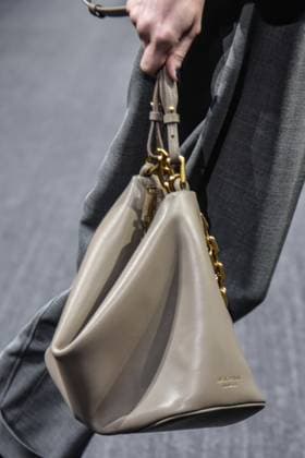 February 27, 2025, Milano: A model presents a creation by Emporio Armani at the Milan Fashion Week, in Milan, Italy, 28 February 2025. The Fall Winter 2025 2026 collections are presented until 03 March 2025. .ANSA MATTEO CORNER Milano  - ZUMAa110 20250227_zaf_a110_028 Copyright: xMatteoxCornerx xZ14x