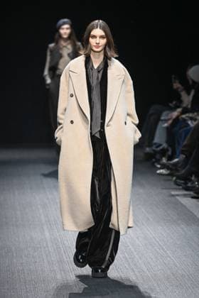 Milan, Milan Women s Fashion Week: Fall Winter 2025 - Women s Fashion, Fall Winter 2025.- Emporio Armani fashion show - guests in the photo: model  Copyright: xSimonaxChiocciax xipa-agency.netx xSimonaxChiocciax IPA_Agency_IPA54654126