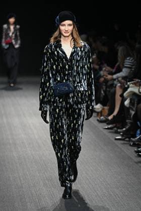 Milan, Milan Women s Fashion Week: Fall Winter 2025 - Emporio Armani Fashion Show - model Milan, Milan Women s Fashion Week: Fall Winter 2025 - Women s Fashion, Fall Winter 2025.- Emporio Armani fashion show - guests in the photo: model MILAN Italy  Copyright: xIPA ABACAx