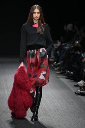 Milan, Milan Women s Fashion Week: Fall Winter 2025 - Emporio Armani Fashion Show - model Milan, Milan Women s Fashion Week: Fall Winter 2025 - Women s Fashion, Fall Winter 2025.- Emporio Armani fashion show - guests in the photo: model MILAN Italy  Copyright: xIPA ABACAx