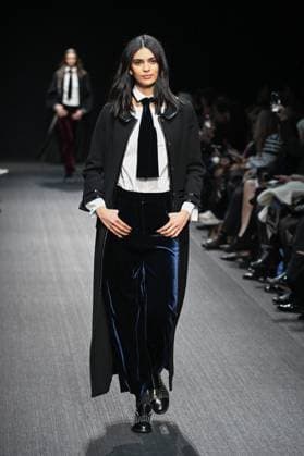 Milan, Milan Women s Fashion Week: Fall Winter 2025 - Emporio Armani Fashion Show - model Milan, Milan Women s Fashion Week: Fall Winter 2025 - Women s Fashion, Fall Winter 2025.- Emporio Armani fashion show - guests in the photo: model MILAN Italy  Copyright: xIPA ABACAx