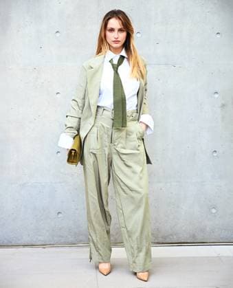 Milan, Milan Women s Fashion Week: Fall Winter 2025 26 - Emporio Armani fashion show - catwalk - In the photo: guest  Copyright: xSimonaxChiocciax xipa-agency.netx xFotosickix IPA_Agency_IPA54655635