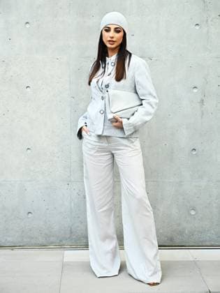 Milan, Milan Women s Fashion Week: Fall Winter 2025 26 - Emporio Armani fashion show - catwalk - In the photo: guest  Copyright: xSimonaxChiocciax xipa-agency.netx xSimonaxChiocciax IPA_Agency_IPA54654905