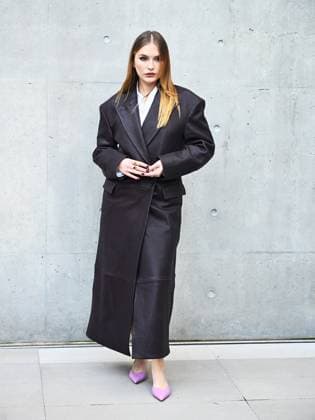 Milan, Milan Women s Fashion Week: Fall Winter 2025 26 - Emporio Armani fashion show - catwalk - In the photo: Camille Razat  Copyright: xSimonaxChiocciax xipa-agency.netx xSimonaxChiocciax IPA_Agency_IPA54655050