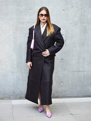 Milan, Milan Women s Fashion Week: Fall Winter 2025 26 - Emporio Armani Fashion Show - Catwalk Milan, Milan Women s Fashion Week: Fall Winter 2025 26 - Emporio Armani fashion show - catwalk - In the photo: Camille Razat -  Copyright: xIPA ABACAx