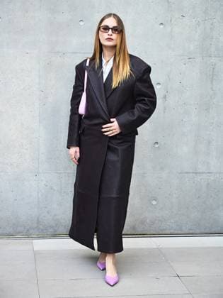 Milan, Milan Women s Fashion Week: Fall Winter 2025 26 - Emporio Armani Fashion Show - Catwalk Milan, Milan Women s Fashion Week: Fall Winter 2025 26 - Emporio Armani fashion show - catwalk - In the photo: Camille Razat -  Copyright: xIPA ABACAx