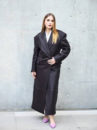 Milan, Milan Women s Fashion Week: Fall Winter 2025 26 - Emporio Armani Fashion Show - Catwalk Milan, Milan Women s Fashion Week: Fall Winter 2025 26 - Emporio Armani fashion show - catwalk - In the photo: Camille Razat -  Copyright: xIPA ABACAx