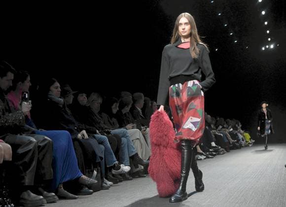Milan, Women s Fashion, Emporio Armani Fashion Show  Copyright: xMaurizioxMaulex xipa-agency.netx xMaurizioxMaulex IPA_Agency_IPA54657749