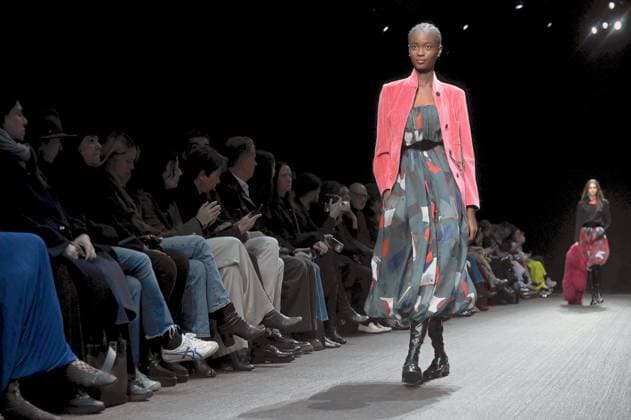 Milan, Women s Fashion, Emporio Armani Fashion Show  Copyright: xMaurizioxMaulex xipa-agency.netx xMaurizioxMaulex IPA_Agency_IPA54657751