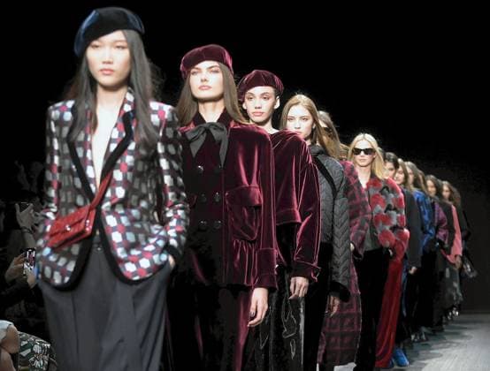 Milan, Women s Fashion, Emporio Armani Fashion Show  Copyright: xMaurizioxMaulex xipa-agency.netx xMaurizioxMaulex IPA_Agency_IPA54657709