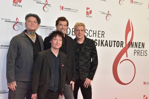16 MusikAutorenPreis 2025 GEMA HONORS DIE TOTEN HOSEN WITH THE SPECIAL PRIZE ãINSPIRATIONÒ, Die Toten Hosen vocals á Campino E guitar á Andreas von Holst E guitar Michael Breitkopf E bass á Andreas Meurer Campino at the 16 MusikAutorenPreis 2025 at the Hotel Ritz Charlton in Berlin, on 27 02 2025 Photopress Mueller