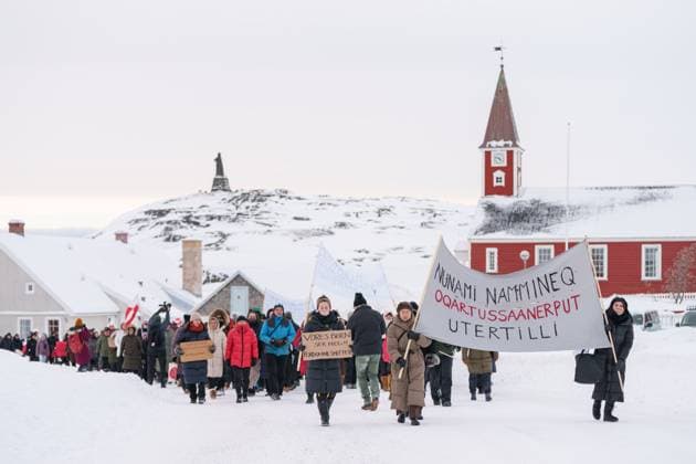 Bilder des Jahres 2025, News 02 Februar News Bilder des Tages GREENLAND Demonstration against racism, prejudice, and discrimination in Nuuk Demonstration against racism, prejudice, and discrimination in Nuuk in Greenland on Thursday, February 27, 2025. The demonstration, aimed at Denmark and Danish racism against Greenlanders, is held under the slogan Denmark, this is where the line is drawn! (Photo: Mads Schmidt Rasmussen, Arctic Creative Scanpix 2025) , Nuuk Groenland *** GREENLAND Demonstration against racism, prejudice, and discrimination in Nuuk Demonstration against racism, prejudice, and discrimination in Nuuk in Greenland on Thursday, February 27, 2025 The demonstration, aimed at Denmark and Danish racism against Greenlanders, is held under the slogan Denmark, this is where the line is dra  Copyright: MadsxSchmidtxRasmussen,xArcticxCx spdk20250227-214636-L
