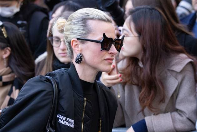 News - Emporio Armani - Arrivals - Milan Fashion Week - Womenswear Fall Winter 2025 2026 Guest is seen arriving at the Emporio Armani fashion show during the Milan Fashion Week - Womenswear Fall Winter 2025 2026 on February 27, 2025 in Milan, Italy. Photo: Cinzia Camela. MILAN Via Bergognone Italy Copyright: xCinziaxCamelax xLiveMediax LPN_1756671