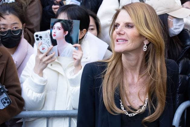 News - Emporio Armani - Arrivals - Milan Fashion Week - Womenswear Fall Winter 2025 2026 Anna Dello Russo is seen arriving at the Emporio Armani fashion show during the Milan Fashion Week - Womenswear Fall Winter 2025 2026 on February 27, 2025 in Milan, Italy. Photo: Cinzia Camela. MILAN Via Bergognone Italy Copyright: xCinziaxCamelax xLiveMediax LPN_1756685