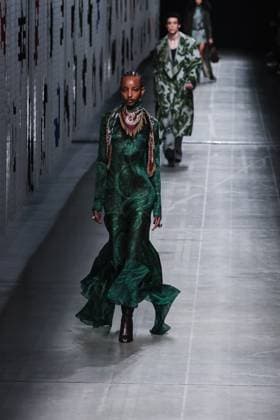 Milan, Italy: Milan, Milan Women s Fashion Week: Fall Winter 2025 - Women s Fashion, Fall Winter 2025 - Etro Fashion Show - Catwalk. In the photo: Model Milan Italy  - ZUMAp169 20250227_zea_p169_1678 Copyright: xAlessandroxBremecx