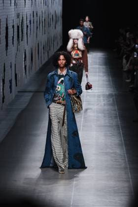 Milan, Italy: Milan, Milan Women s Fashion Week: Fall Winter 2025 - Women s Fashion, Fall Winter 2025 - Etro Fashion Show - Catwalk. In the photo: Model Milan Italy  - ZUMAp169 20250227_zea_p169_1685 Copyright: xAlessandroxBremecx