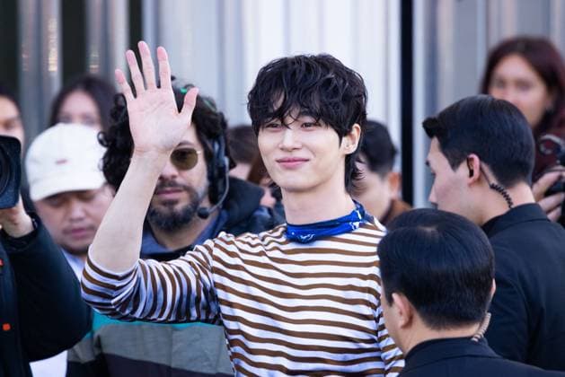 News - Prada - Arrivals - Milan Fashion Week - Womenswear Fall Winter 2025 2026 Byeon Woo-seok is seen arriving at the Prada fashion show during the Milan Fashion Week - Womenswear Fall Winter 2025 2026 on February 27, 2025 in Milan, Italy. Photo: Cinzia Camela. MILAN Fondazione Prada Italy Copyright: xCinziaxCamelax xLiveMediax LPN_1756714