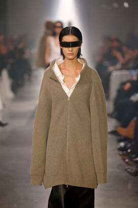 MM6 Maison Margiela Ready to wear fall winter 2025:26; MILAN February 2025 MM6 Maison Margiela Ready to wear fall winter 2025:26; MILAN February 2025, Credit:Zeppelin Avalon  Copyright: xZeppelinx xAvalonx 0969945054