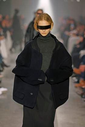 MM6 Maison Margiela Ready to wear fall winter 2025:26; MILAN February 2025 MM6 Maison Margiela Ready to wear fall winter 2025:26; MILAN February 2025, Credit:Zeppelin Avalon  Copyright: xZeppelinx xAvalonx 0969945134