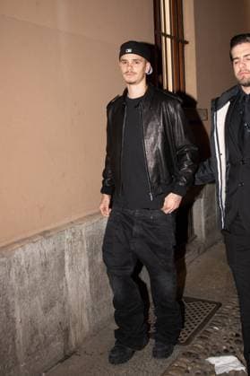 Romeo Beckham At Ray Ban Party - Milan Romeo Beckham seen arriving at Rayban for ASAP Rocky dinner during the Milan Fashion Week Womenswear Fall Winter 2025 2026 on February 27, 2025 in Milan, Italy. Photo by Florian Poitout ABACAPRESS.COM Milan Italy  Copyright: xPoitoutxFlorian ABACAx