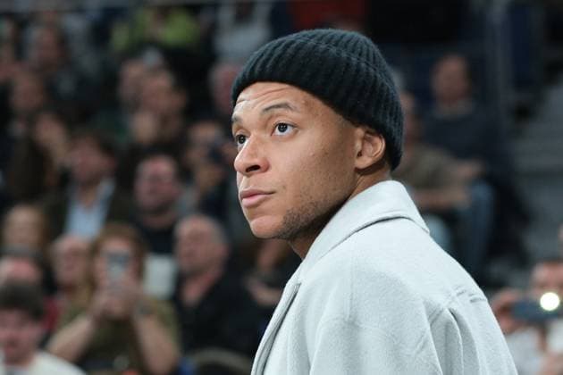 Kylian Mbappe Kylian Mbappe of Real Madrid during the Turkish Airlines EuroLeague match between Real Madrid and FC Barcelona at Movistar Arena on February 27, 2025 in Madrid, Spain Featuring: Kylian Mbappe of Real Madrid during the Turkish Airlines EuroLeague match between Real Madrid and FC Barcelona at Movistar Arena on February 27, 2025 in Madrid, Spain Where: Madrid, Spain When: 27 Feb 2025 Credit: Oscar Gonzalez WENN Madrid Spain Copyright: xOscarxGonzalez WENNx wenn40279936 OFA ZOJx wenn40279936