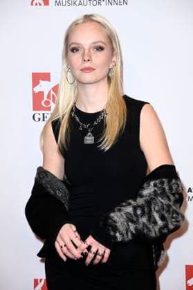Paula Hartmann at the 16 German Music Writers Prize of GEMA 2025 at The Ritz Carlton Hotel Berlin, 27 02 2025 Foto:xN.xKubelkax xFuturexImagex musikautorenpreis_5218