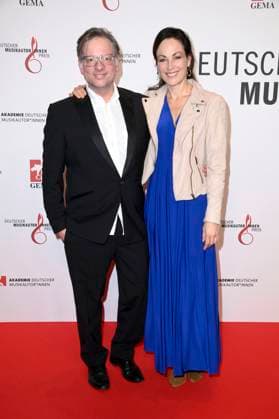Martin Lingnau with his wife Annic at the 16 German Music Authors Award of GEMA 2025 at The Ritz Carlton Hotel Berlin, 27 02 2025 Foto:xN.xKubelkax xFuturexImagex musikautorenpreis_5221