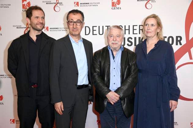 Guest, Cem Özdemir, Wolf Biermann and Pamela Biermann at the 16 German Music Authors Award of GEMA 2025 at The Ritz Carlton Hotel Berlin, 27 02 2025 Foto:xN.xKubelkax xFuturexImagex musikautorenpreis_5256