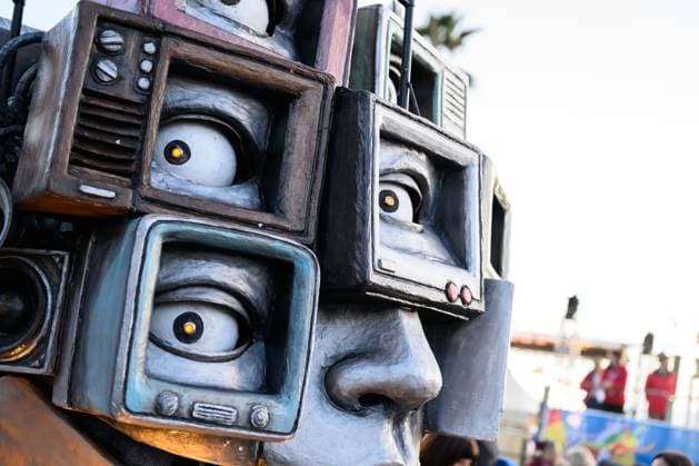 Bilder des Jahres 2025, News 02 Februar News Themen der Woche KW09 Bilder des Jahres 2025, News 02 Februar Traditional Viareggio Carnival parade, Italy - 27 Feb 2025 night parade during Carnival. The Viareggio Carnival is a historical event that has taken place in February since its inception in 1873, featuring at the centerpiece parades of satirical floats showcasing huge and intricate papier-mache sculptures. 27 02 2025, Credit:Stefano Dalle Luche Avalon Italia, Lucca, Viareggio, Viareggio  Copyright: xStefanoxDallexLuchex xAvalonx 0970050969