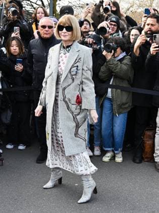 Milan: Milan, Milan Women s Fashion Week: Fall Winter 2025 - Tod s Fashion Show - Arrivals. Pictured: Anna Wintour Milan  - ZUMAp169 20250228_zea_p169_697 Copyright: xManuelexMangiarottix