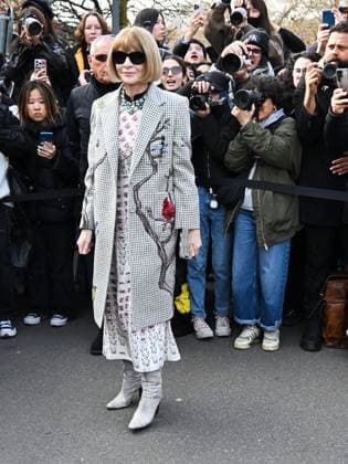 Milan: Milan, Milan Women s Fashion Week: Fall Winter 2025 - Tod s Fashion Show - Arrivals. Pictured: Anna Wintour Milan  - ZUMAp169 20250228_zea_p169_698 Copyright: xManuelexMangiarottix