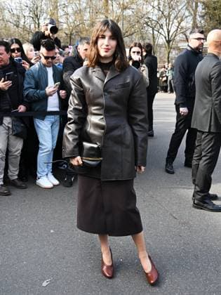 Milan: Milan, Milan Women s Fashion Week: Fall Winter 2025 - Tod s Fashion Show - Arrivals. Pictured: Jeanne Damas Milan  - ZUMAp169 20250228_zea_p169_784 Copyright: xManuelexMangiarottix