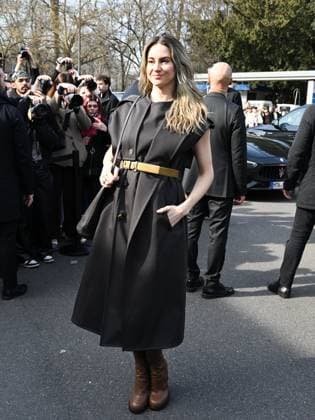 Milan: Milan, Milan Women s Fashion Week: Fall Winter 2025 - Tod s Fashion Show - Arrivals. Pictured: Shailene Woodley Milan  - ZUMAp169 20250228_zea_p169_799 Copyright: xManuelexMangiarottix