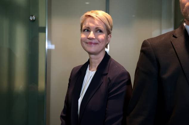 News Bilder des Tages Manuela Schwesig, Ministerpraesidentin von Mecklenburg-Vorpommern, SPD, im Jakob-Kaiser-Haus auf dem Weg zu den Koalitionsgesraechen mit der CDU CSU, DEU, Berlin, 28.02.2025 *** Manuela Schwesig, State Premier of Mecklenburg-Western Pomerania, SPD, in the Jakob Kaiser House on the way to the coalition talks with the CDU CSU, DEU, Berlin, 28 02 2025