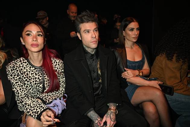 Milan, Milan Women s Fashion Week: Fall Winter 2025 - Women s Fashion, Fall Winter 2025.- Versace fashion show - guests. in the photo: Fedez, Hande Ercel  Copyright: xSimonaxChiocciax xipa-agency.netx xSimonaxChiocciax IPA_Agency_IPA54704357