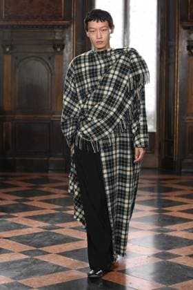 Milan, Milan Women s Fashion Week: Fall Winter 2025 - Women s Fashion, Fall Winter 2025.- Institution by Galib Gassanoff fashion show - catwalk. in the photo: model  Copyright: xSimonaxChiocciax xipa-agency.netx xSimonaxChiocciax IPA_Agency_IPA54709195