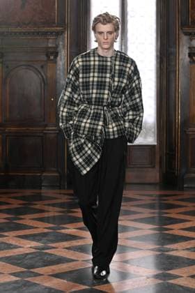Milan, Milan Women s Fashion Week: Fall Winter 2025 - Women s Fashion, Fall Winter 2025.- Institution by Galib Gassanoff fashion show - catwalk. in the photo: model  Copyright: xSimonaxChiocciax xipa-agency.netx xSimonaxChiocciax IPA_Agency_IPA54709202