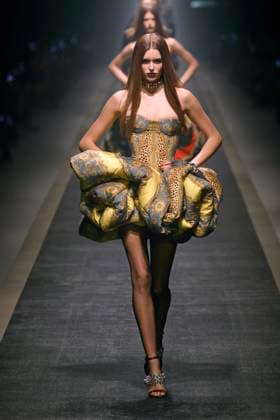 Versace Ready to wear fall winter 2025:26 MILAN February 2025 Versace Ready to wear fall winter 2025:26 MILAN February 2025, Credit:Zeppelin Avalon  Copyright: xZeppelinx xAvalonx 0970439748