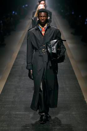 Versace Ready to wear fall winter 2025:26 MILAN February 2025 Versace Ready to wear fall winter 2025:26 MILAN February 2025, Credit:Zeppelin Avalon  Copyright: xZeppelinx xAvalonx 0970440077
