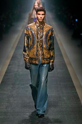 Versace Ready to wear fall winter 2025:26 MILAN February 2025 Versace Ready to wear fall winter 2025:26 MILAN February 2025, Credit:Zeppelin Avalon  Copyright: xZeppelinx xAvalonx 0970443734