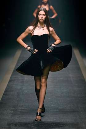 Versace Ready to wear fall winter 2025:26 MILAN February 2025 Versace Ready to wear fall winter 2025:26 MILAN February 2025, Credit:Zeppelin Avalon  Copyright: xZeppelinx xAvalonx 0970444572