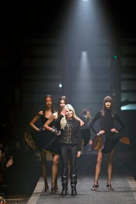 Versace Ready to wear fall winter 2025:26 MILAN February 2025 Versace Ready to wear fall winter 2025:26 MILAN February 2025, Credit:Zeppelin Avalon  Copyright: xZeppelinx xAvalonx 0970444661