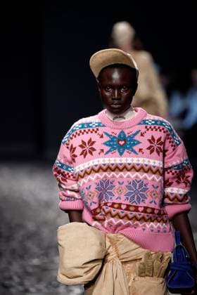 Moschino Ready to wear fall winter 2025:26 MILAN February 2025 Moschino Ready to wear fall winter 2025:26 MILAN February 2025, Credit:Zeppelin Avalon  Copyright: xZeppelinx xAvalonx 0970454821