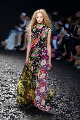 Moschino Ready to wear fall winter 2025:26 MILAN February 2025 Moschino Ready to wear fall winter 2025:26 MILAN February 2025, Credit:Zeppelin Avalon  Copyright: xZeppelinx xAvalonx 0970457059