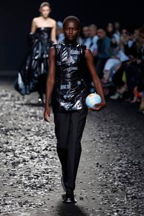 Moschino Ready to wear fall winter 2025:26 MILAN February 2025 Moschino Ready to wear fall winter 2025:26 MILAN February 2025, Credit:Zeppelin Avalon  Copyright: xZeppelinx xAvalonx 0970458216