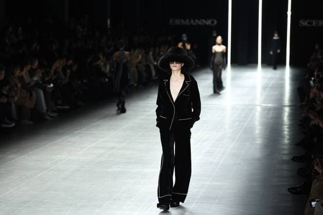 March 1, 2025, Milan, Italy: Models walk the runway during the presentation of the womenswear fall winter 2025-26 collection by designer ERMANNO SCERVINO, part of the Milan Fashion Week Milan Italy - ZUMAs232 20250301_zip_s232_022 Copyright: xErvinxShulkux