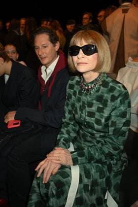 Entertainment Bilder des Tages Milan, Milan Women s Fashion Week: Fall Winter 2025 - Ferrari Fashion Show - Guests Milan, Milan Women s Fashion Week: Fall Winter 2025 - Women s Fashion, Fall Winter 2025.- Ferrari fashion show - catwalk. in the photo: Anna Wintour MILAN Italy  Copyright: xIPA ABACAx
