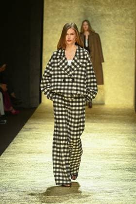MFW - Luisa Spagnoli Runway A model walks the runway at the Luisa Spagnoli fashion show during the Milan Fashion Week - Womenswear Fall Winter 2025 2026 on March 1, 2025 in Milan, Italy. Photo by Simona Chioccia IPA ABACAPRESS.COM Milan Italy  Copyright: xChiocciaxSimona IPA ABACAx